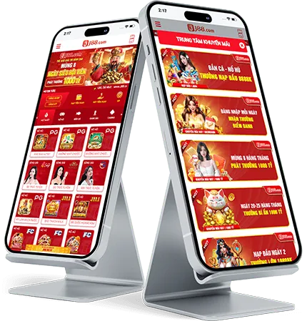 Vận động viên quần vợt đang thực hiện cú giao bóng mạnh mẽ trên sân đấu, với logo gg8815 link vào.